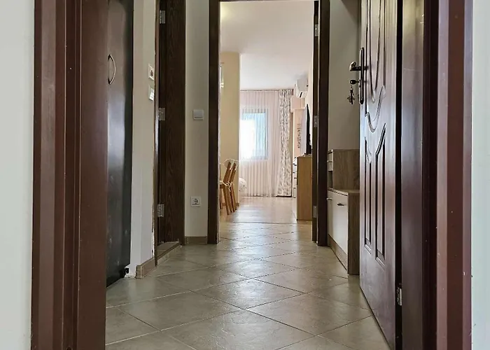 Daire Bee Happy, Pchelinski Bani,hot Mineral Water Pchelin