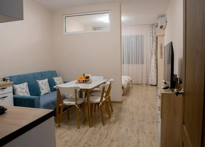 Daire Bee Happy, Pchelinski Bani,hot Mineral Water *