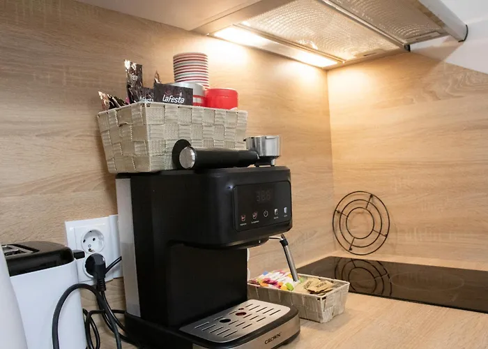 Bee Happy, Pchelinski Bani,hot Mineral Water Daire Pchelin