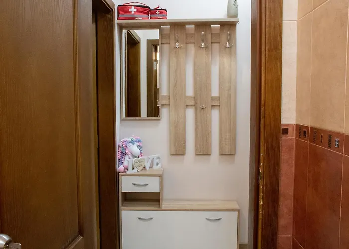 Bee Happy, Pchelinski Bani,hot Mineral Water Daire Pchelin